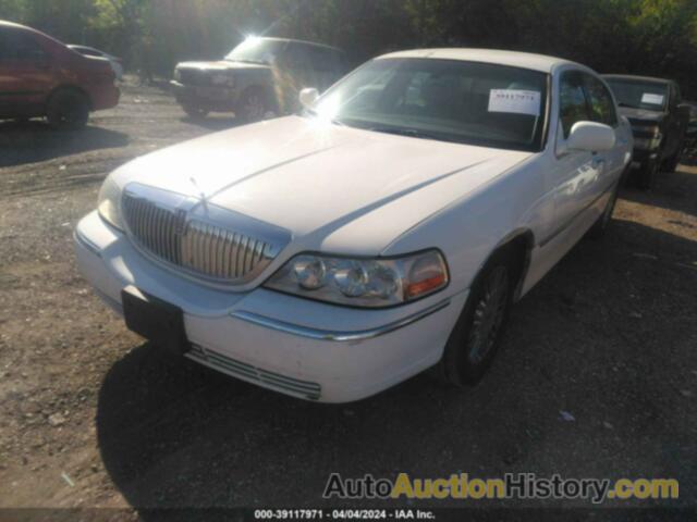 LINCOLN TOWN CAR SIGNATURE LIMITED, 2LNHM82W88X649951