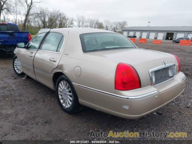 LINCOLN TOWN CAR SIGNATURE, 1LNHM81W35Y670879