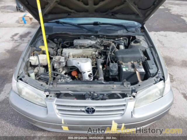 TOYOTA CAMRY LE, JT2BG28K8W0253655