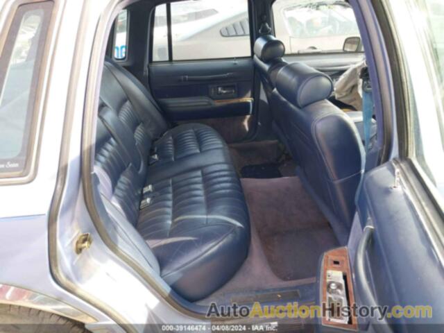 LINCOLN TOWN CAR EXECUTIVE, 1LNLM81W2RY672011