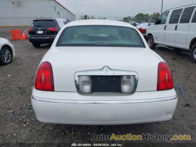 LINCOLN TOWN CAR SIGNATURE, 1LNHM82W81Y734665