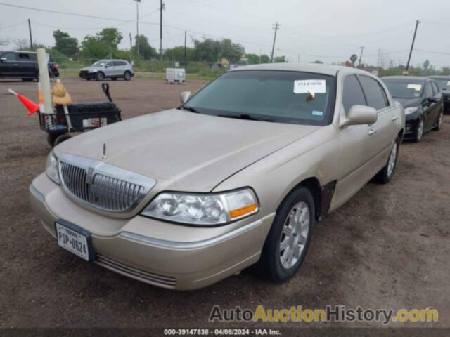 LINCOLN TOWN CAR SIGNATURE LIMITED, 2LNBL8CV0AX623431