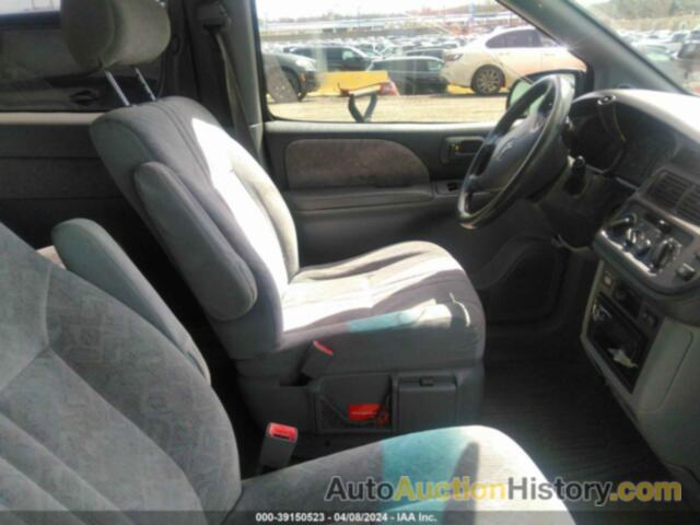 TOYOTA SIENNA LE, 4T3ZF13C3YU241205