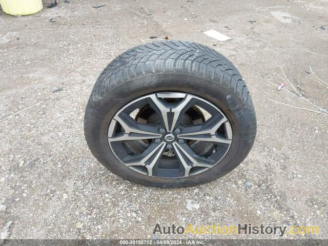 VOLVO XC60 B5 MOMENTUM, YV4L12DK7N1940179