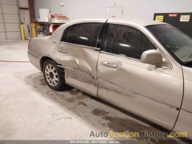 LINCOLN TOWN CAR SIGNATURE LIMITED, 2LNHM82W68X645543