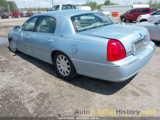 LINCOLN TOWN CAR SIGNATURE LIMITED, 2LNHM82V09X601157