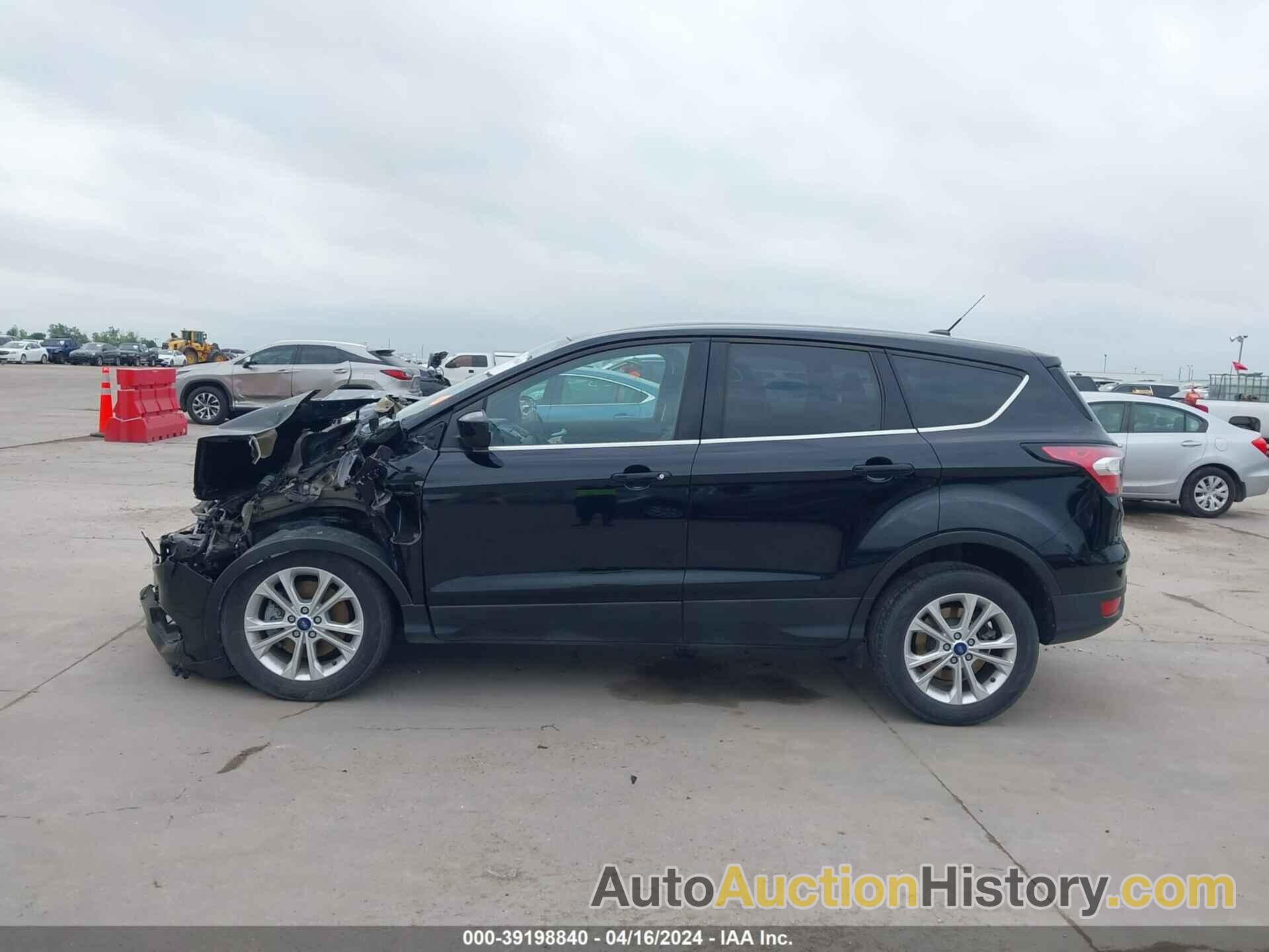 FORD ESCAPE SE, 1FMCU0G90HUC89063