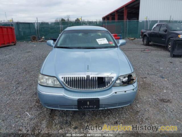 LINCOLN TOWN CAR SIGNATURE, 1LNHM81W45Y608407