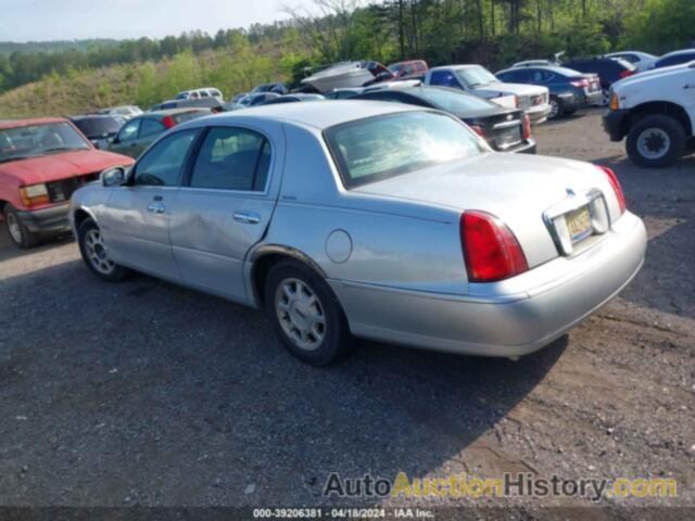 LINCOLN TOWN CAR SIGNATURE, 1LNHM82W72Y641833