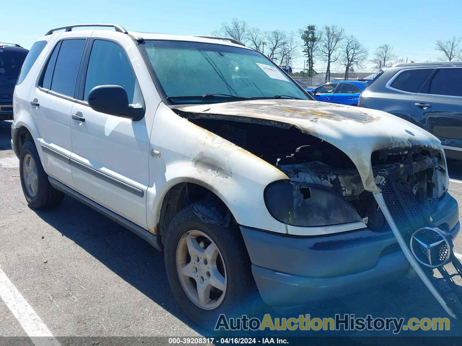 MERCEDES-BENZ ML 320, 4JGAB54E1XA132024