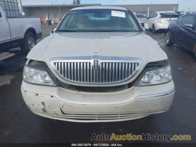 LINCOLN TOWN CAR SIGNATURE LIMITED, 1LNHM82W75Y611879