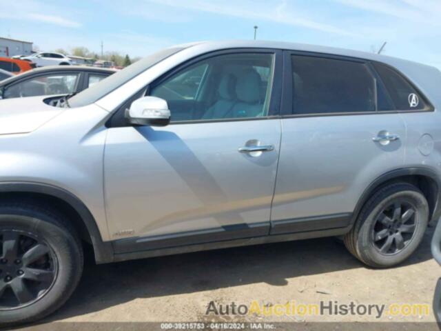 KIA SORENTO LX, 5XYKTCA19BG006465