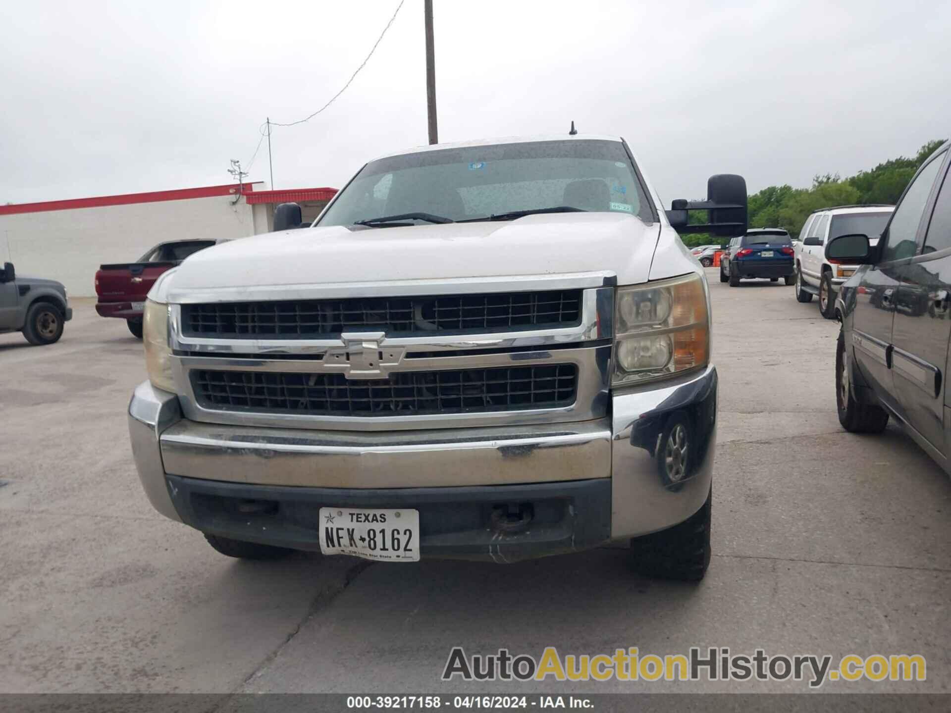 CHEVROLET SILVERADO 2500HD WORK TRUCK, 1GCHC29KX8E172612