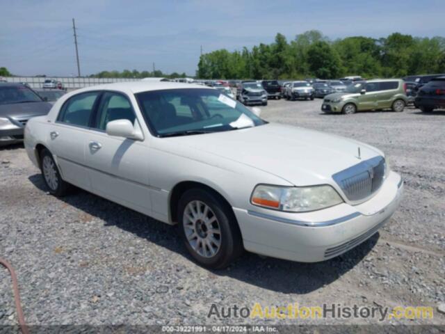 LINCOLN TOWN CAR SIGNATURE, 1LNHM81W06Y642247