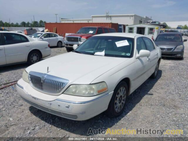 LINCOLN TOWN CAR SIGNATURE, 1LNHM81W06Y642247