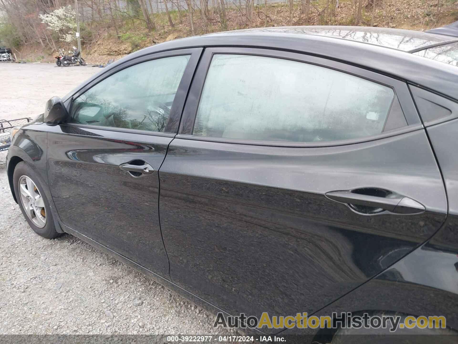 HYUNDAI ELANTRA SE, KMHDH4AE5FU328832