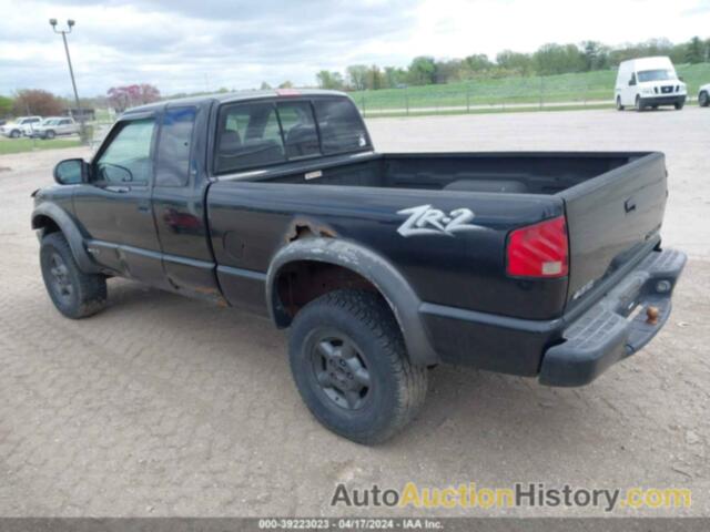 CHEVROLET S-10 LS, 1GCCT19WXY8168436