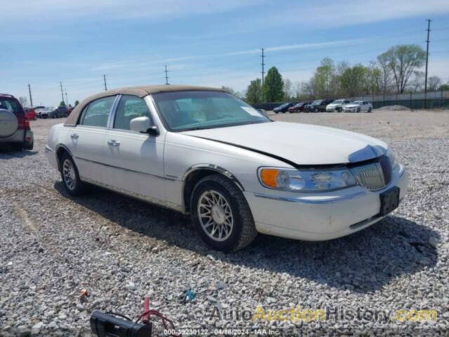 LINCOLN TOWN CAR SIGNATURE, 1LNHM82W4YY860869