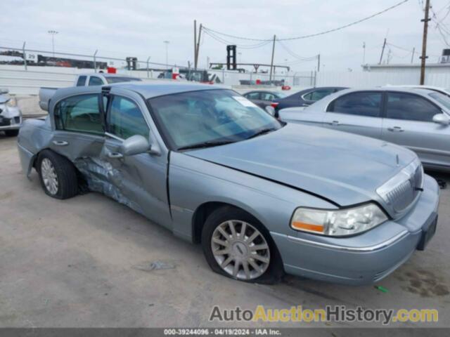 LINCOLN TOWN CAR SIGNATURE, 1LNHM81W56Y631678