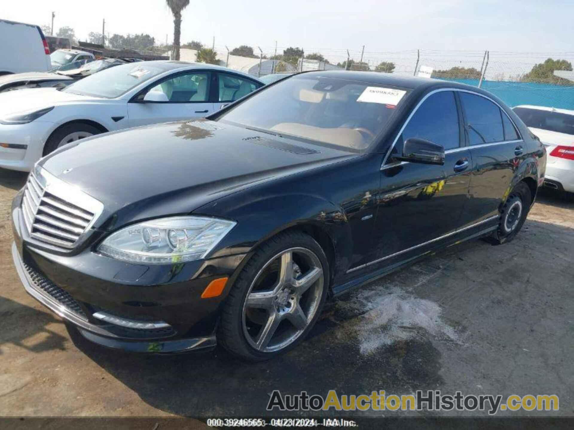 MERCEDES-BENZ S 550, WDDNG7DB0CA421520