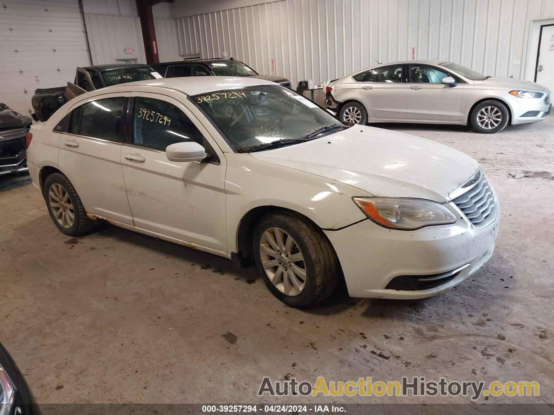 CHRYSLER 200 TOURING, 1C3CCBBB9CN236494