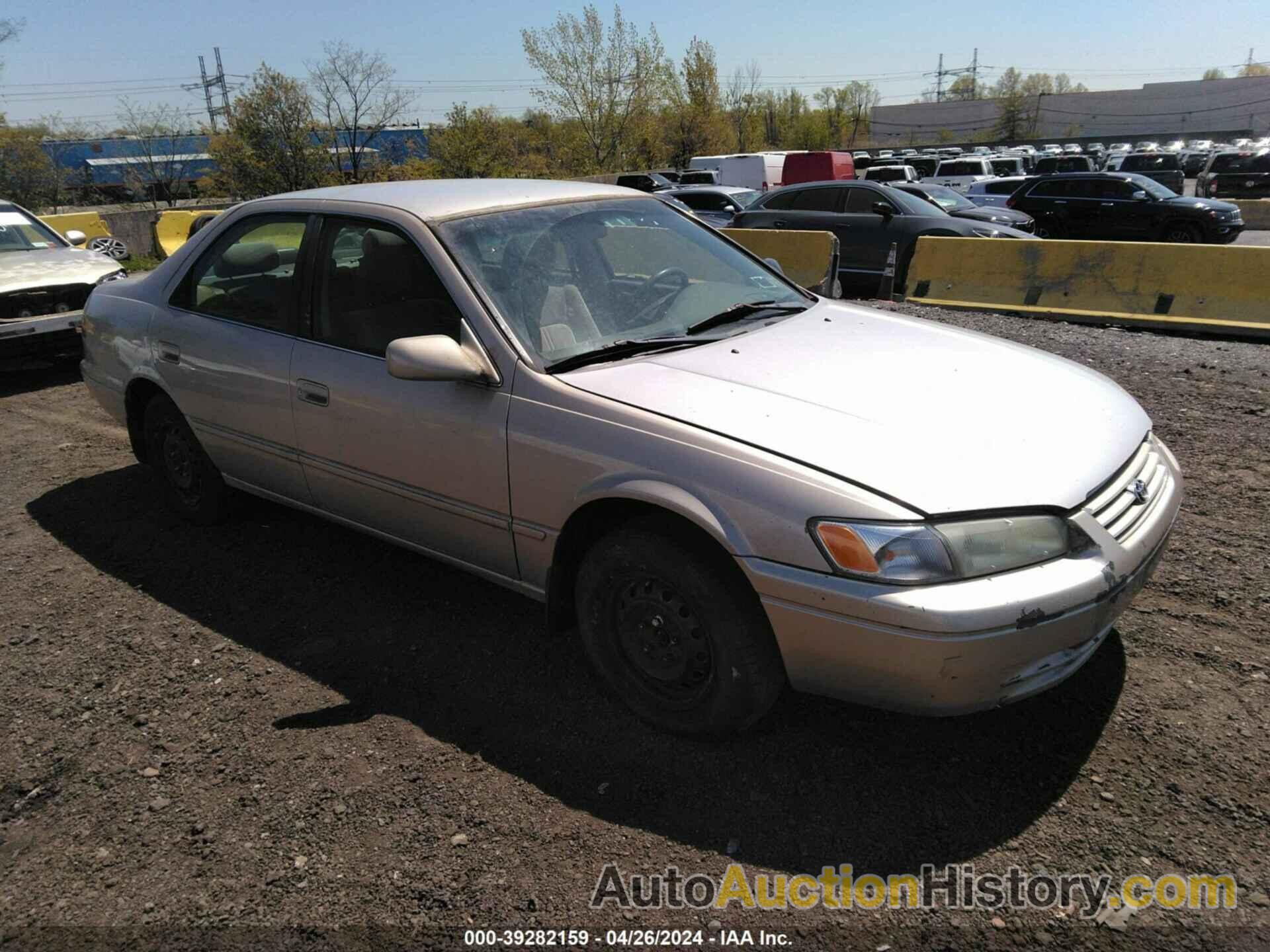 TOYOTA CAMRY LE, 4T1BG22K2WU195806