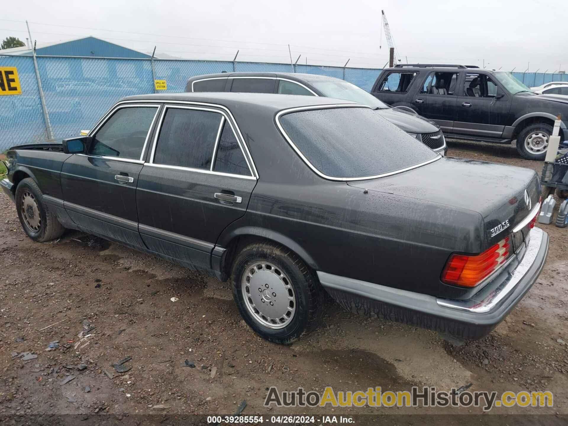 MERCEDES-BENZ 300 SE, WDBCA24D7KA426024