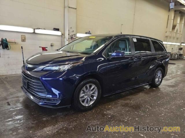 TOYOTA SIENNA LE, 5TDKSKFC4NS059170