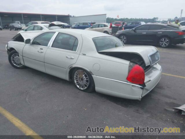 LINCOLN TOWN CAR SIGNATURE LIMITED, 1LNHM82V97Y637068