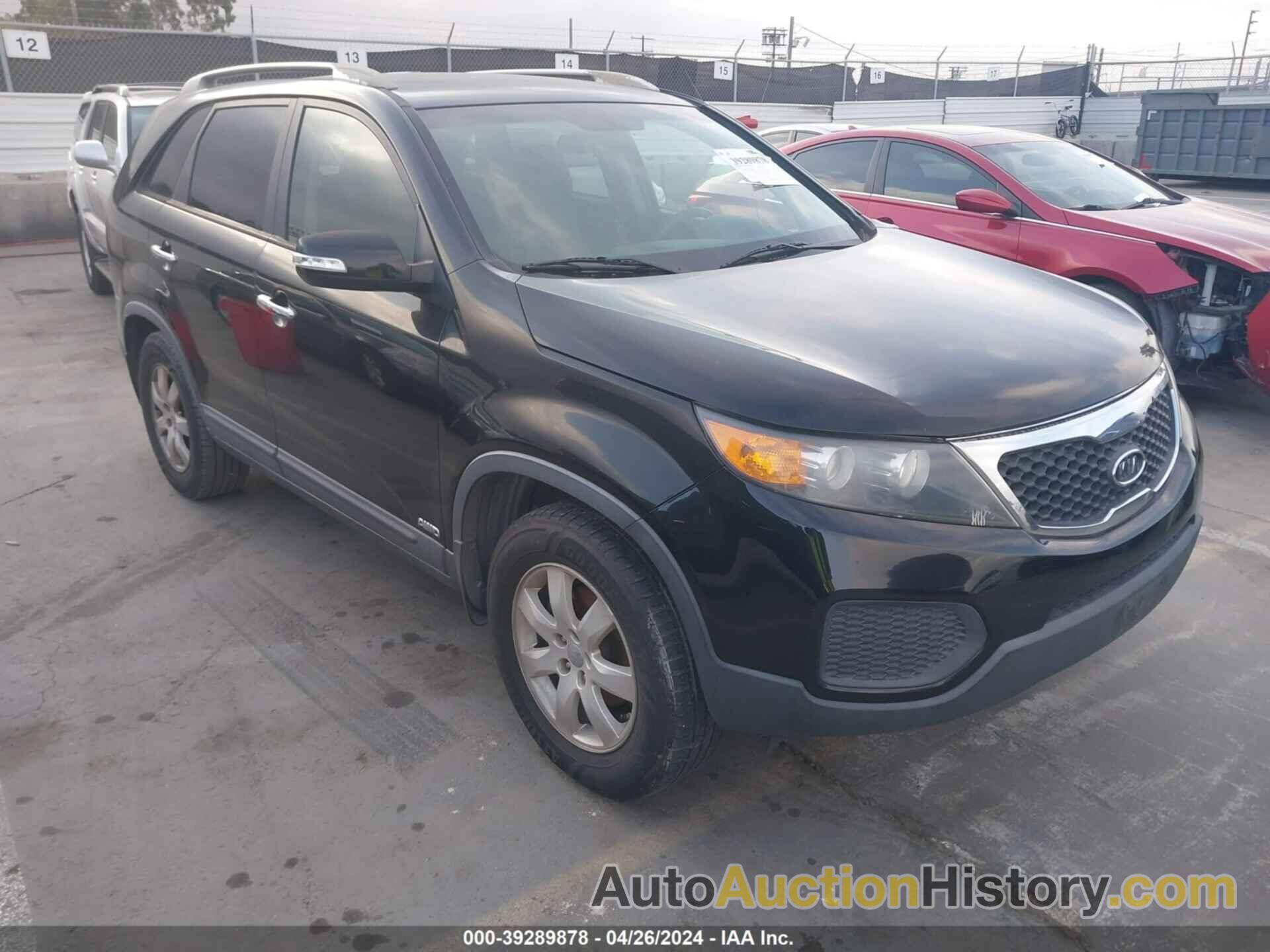 KIA SORENTO LX, 5XYKTDA2XDG320935