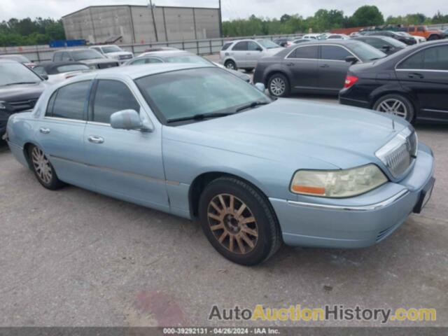 LINCOLN TOWN CAR SIGNATURE, 1LNHM81W37Y613472