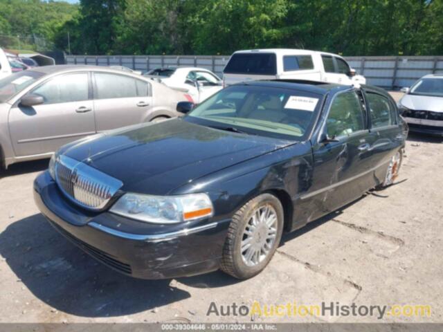 LINCOLN TOWN CAR SIGNATURE LIMITED, 1LNHM82V66Y642596