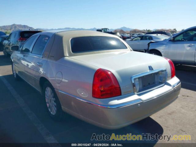 LINCOLN TOWN CAR SIGNATURE, 1LNHM81W75Y670819