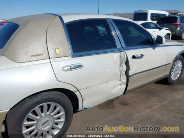 LINCOLN TOWN CAR SIGNATURE, 1LNHM81W75Y670819