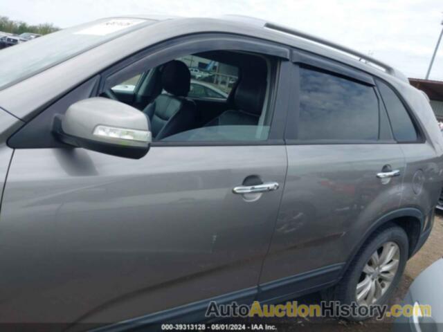 KIA SORENTO EX, 5XYKU4A14BG002357