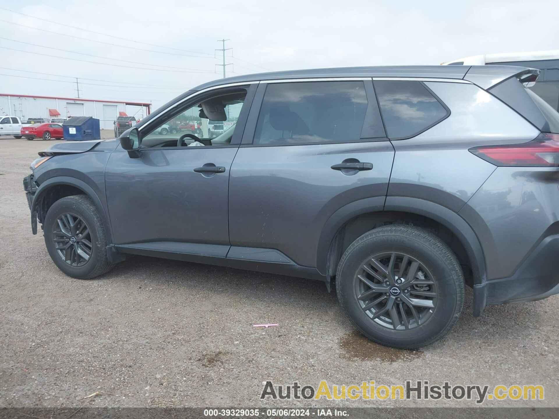 NISSAN ROGUE S FWD, 5N1BT3AA5NC709257