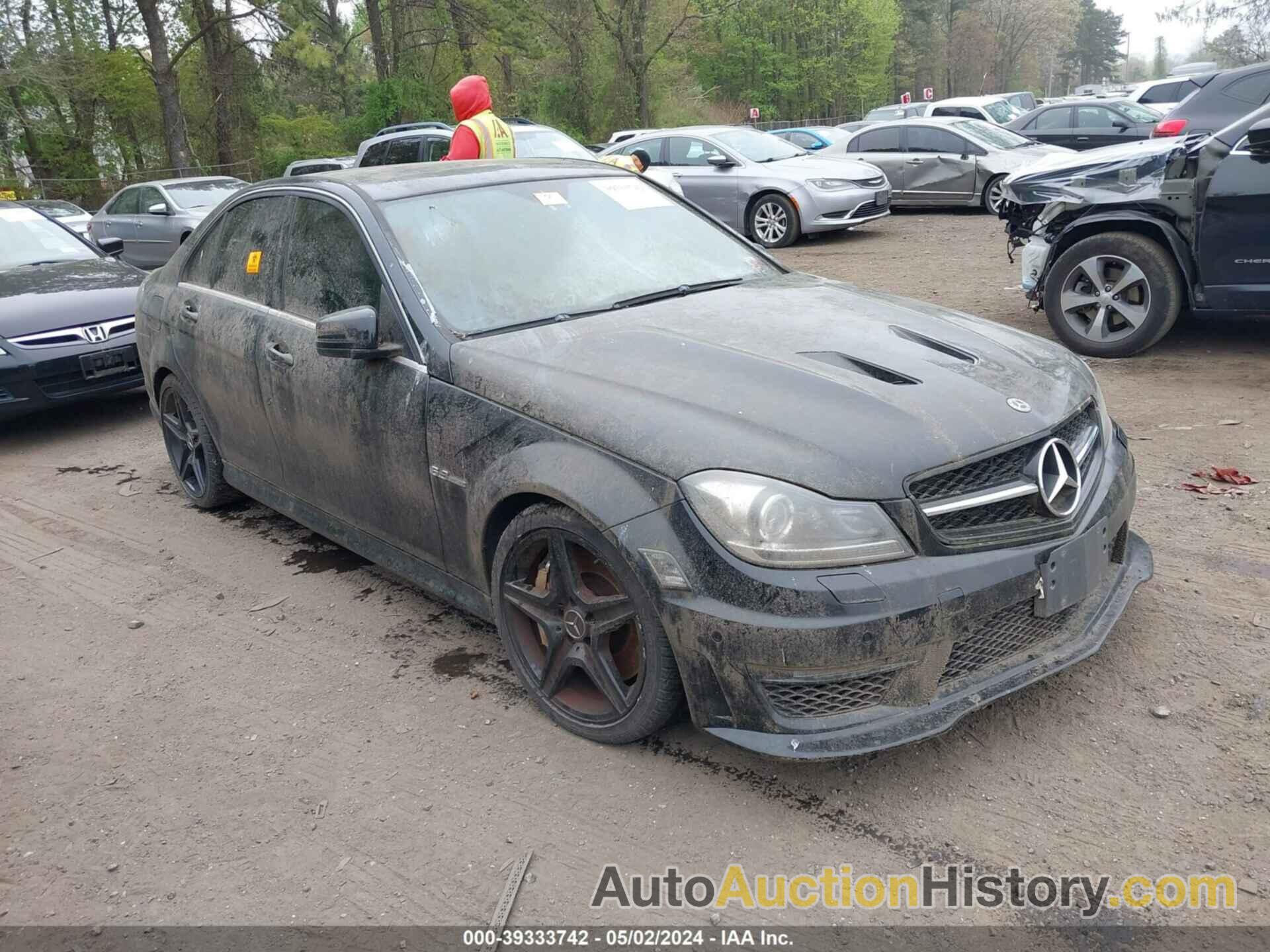 MERCEDES-BENZ C 63 AMG, WDDGF77X49F255677