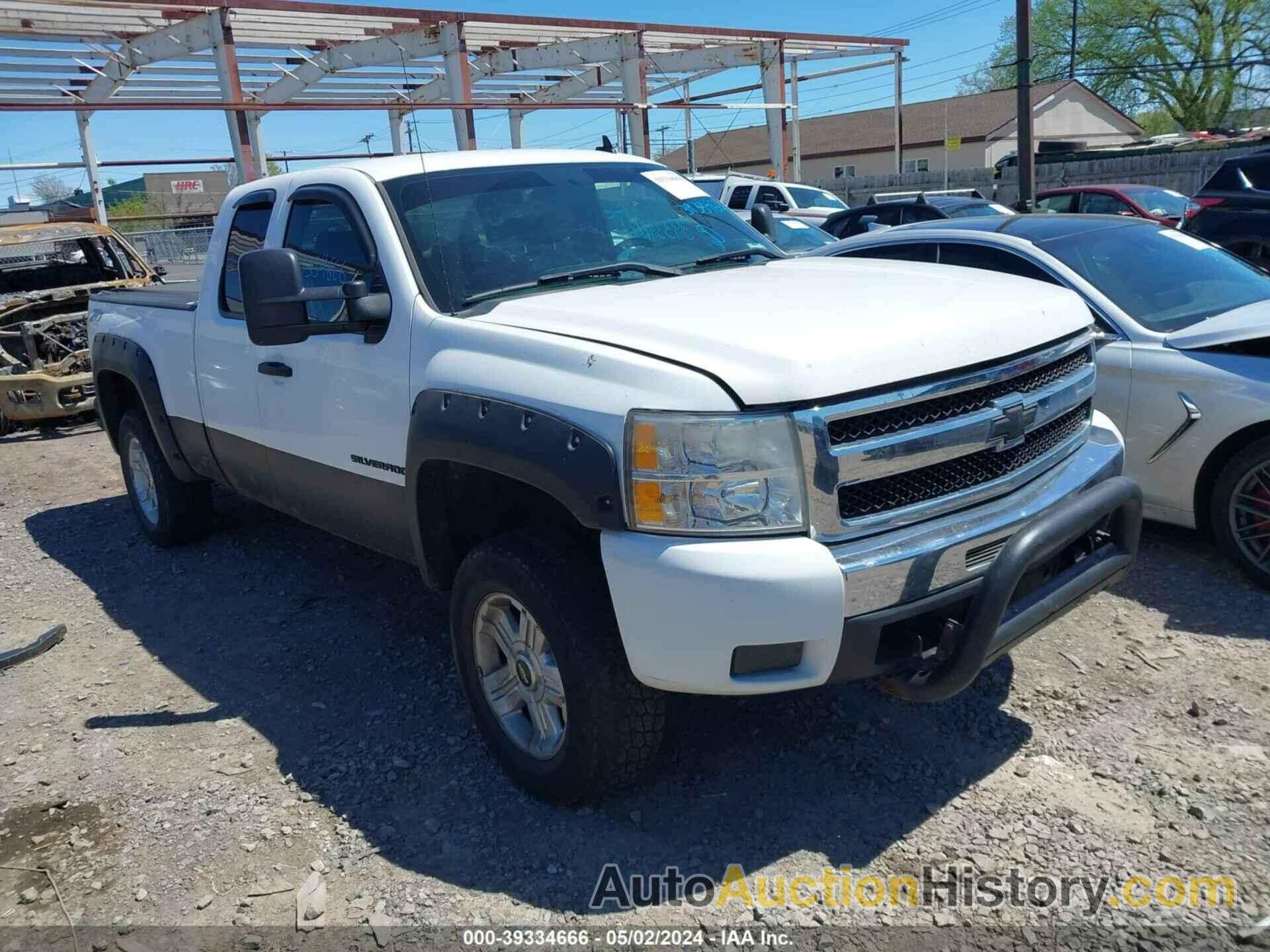 CHEVROLET SILVERADO 1500 LT, 1GCSKSE30AZ159342