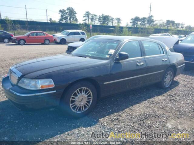 LINCOLN TOWN CAR SIGNATURE LIMITED, 2LNHM82V89X617252