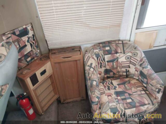 WINNEBAGO RIALTA MOTORHOME, 1WVAE0709TH010175