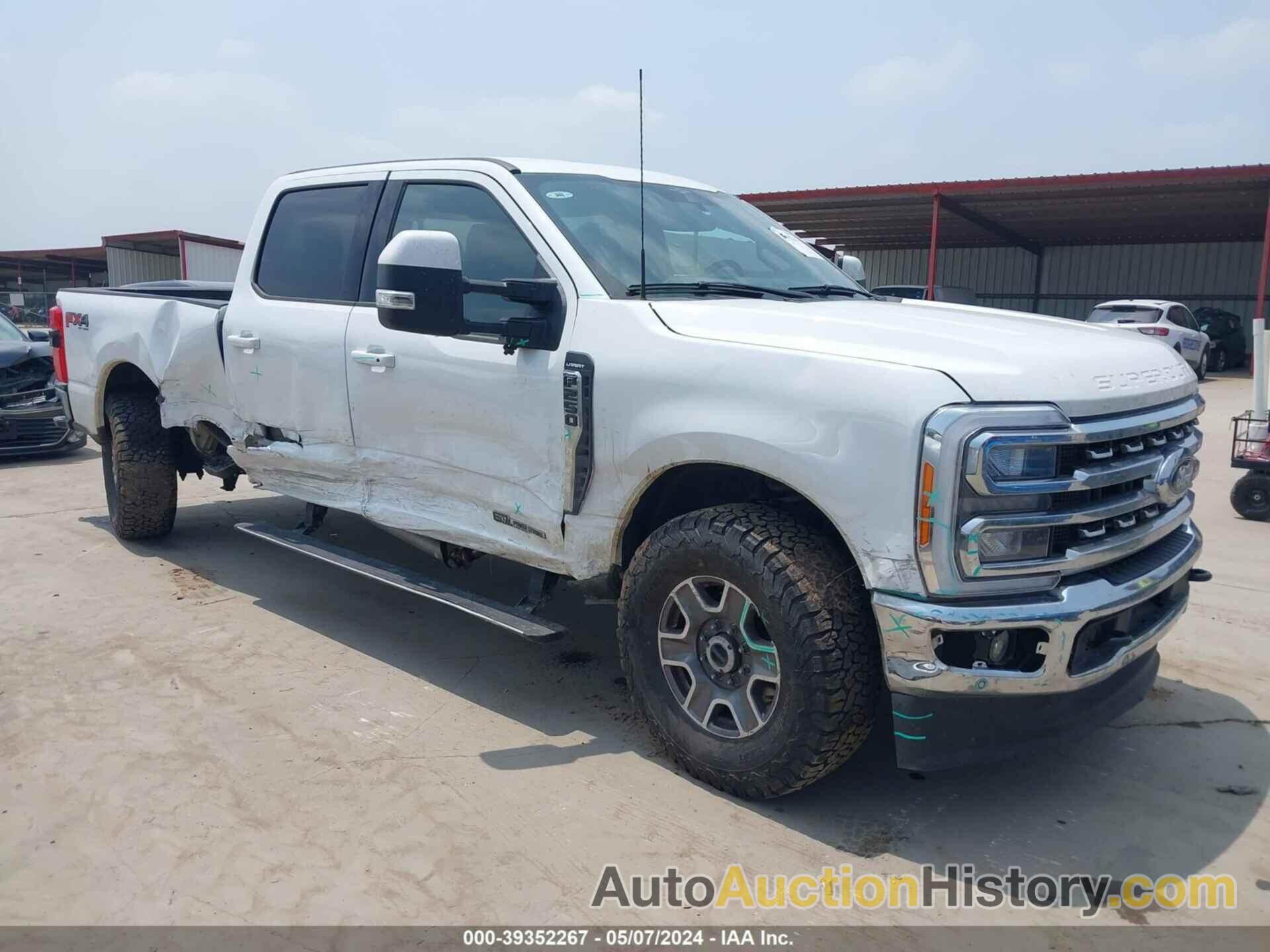 FORD F-250 LARIAT, 1FT8W2BT1PED35849