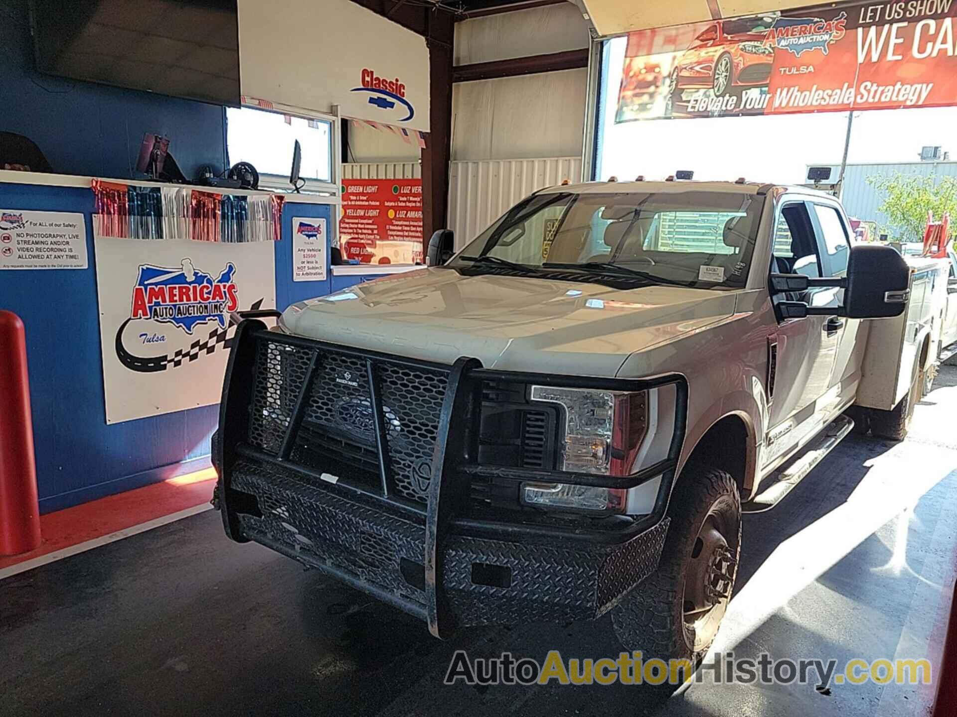 FORD F-350 CHASSIS XL, 1FD8W3HT3JEB13605
