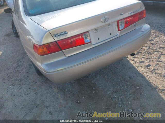 TOYOTA CAMRY LE/XLE, 4T1BF22KXYU946821