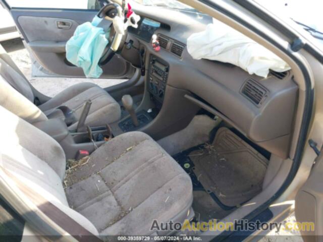 TOYOTA CAMRY LE/XLE, 4T1BF22KXYU946821