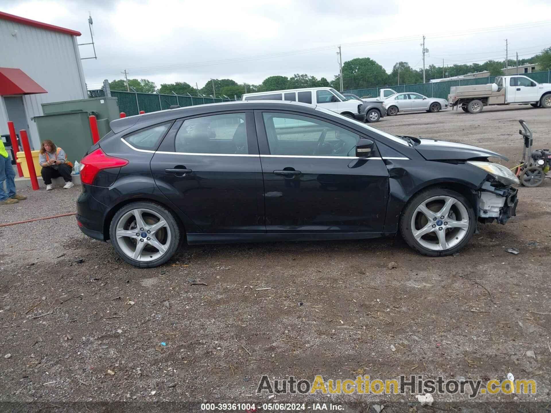 FORD FOCUS TITANIUM, 1FADP3N27DL276856