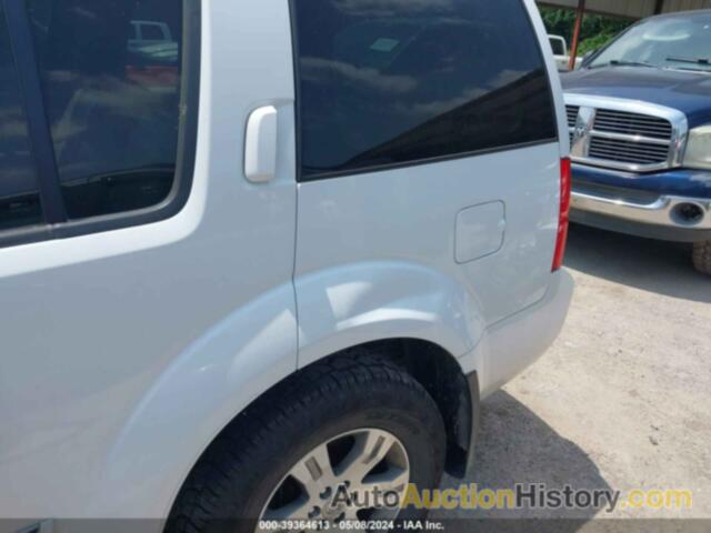 NISSAN PATHFINDER SILVER, 5N1AR1NN8BC620368