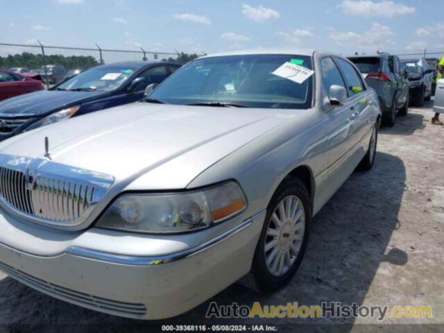 LINCOLN TOWN CAR SIGNATURE, 1LNHM81W75Y624410