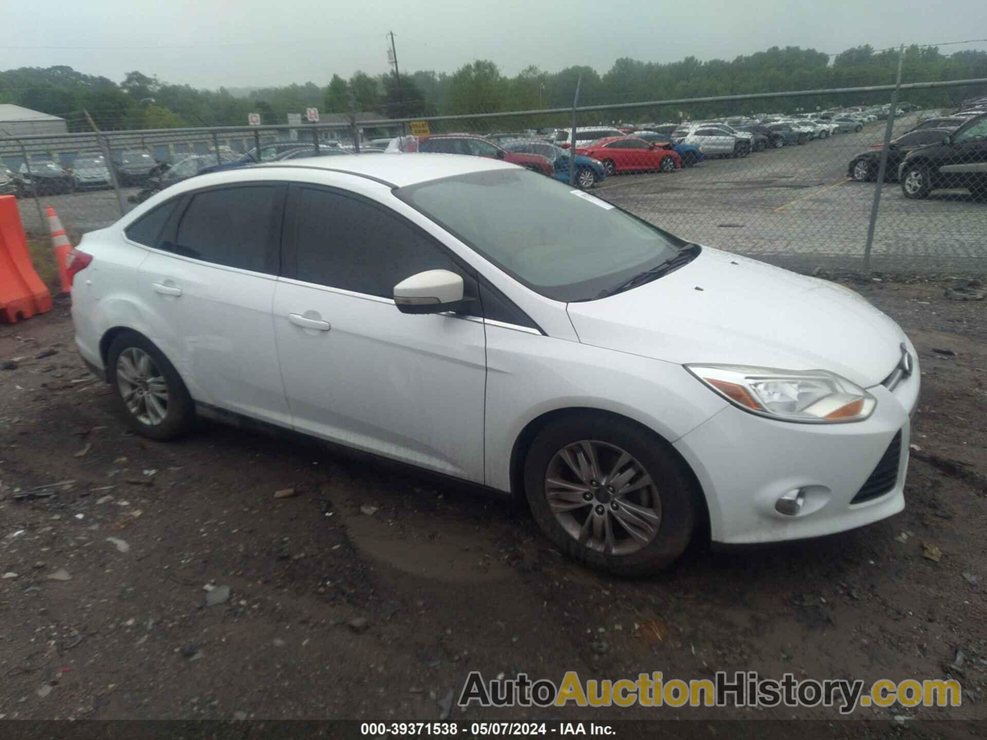 FORD FOCUS SEL, 1FAHP3H29CL360611