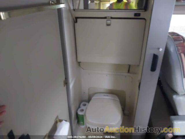 WINNEBAGO RIALTA MOTORHOME, 1WVAE0704TH024727