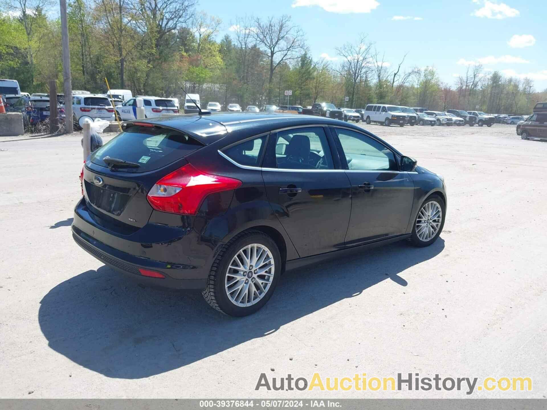 FORD FOCUS SEL, 1FAHP3M29CL226932